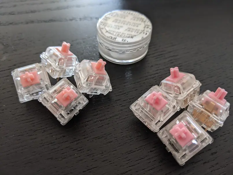 Lubed switches, Sakurios (left) for the mod switches, Roselios (right) for the rest.